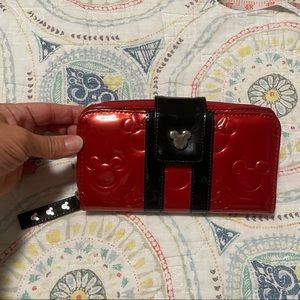 Loungefly Minnie loves Mickey Disney Faux Patent Leather Wallet
